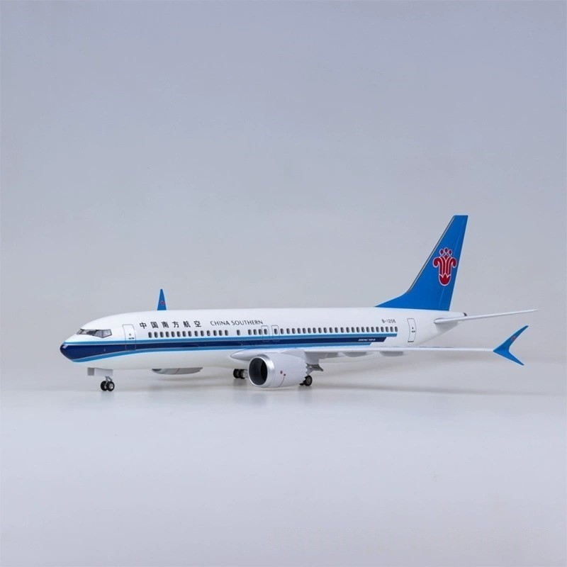 Resin B737MAX Southern Airlines พร้อมล้อจําลอง Civil Airlines โมเดลเครื่องบินโดยสาร