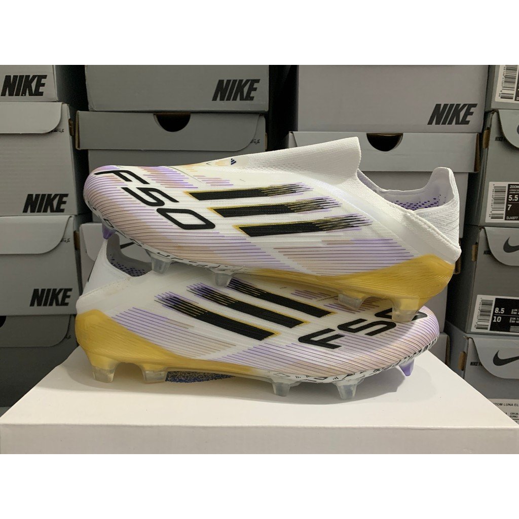 รองเท้าฟุตบอล adidas F50 PRO และ PREDATOR 24 ELITE TF เหมาะสำหรับสนามหญ้าเทียมและหลากหลายขนาดเล็บ