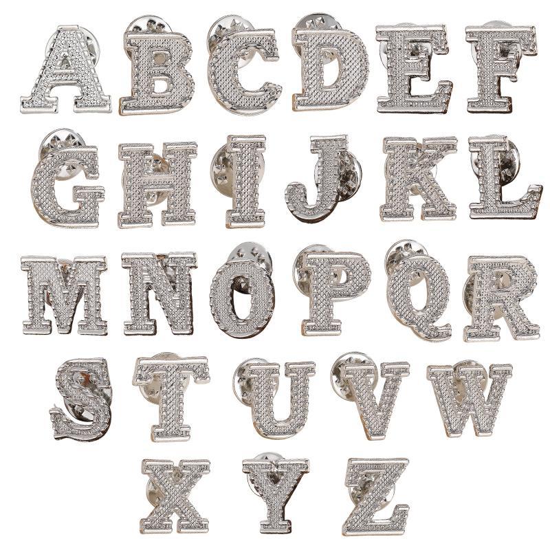 [Boutique1] 2PCSใหม่โลหะเริ่มต้นA To Z Pin 26 Letter Pinsเข็มกลัดเสื้อสูทป้ายLapel Pinแฟชั่นเครื่องป