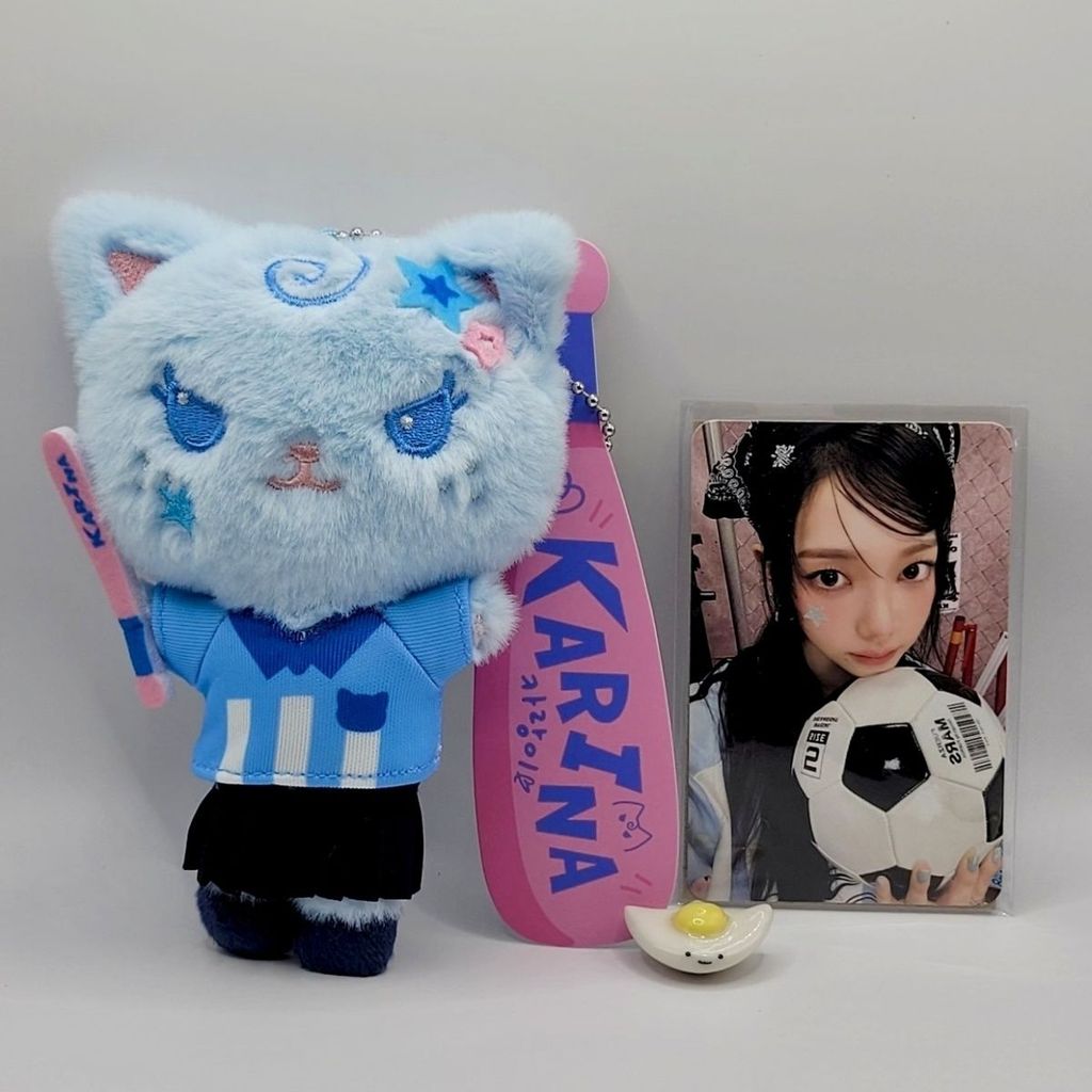 ปฏิทินตั้งโต๊ะ aespa ของแท้อย่างเป็นทางการ ตุ๊กตาความสําเร็จ+ตุ๊กตา Kaguan