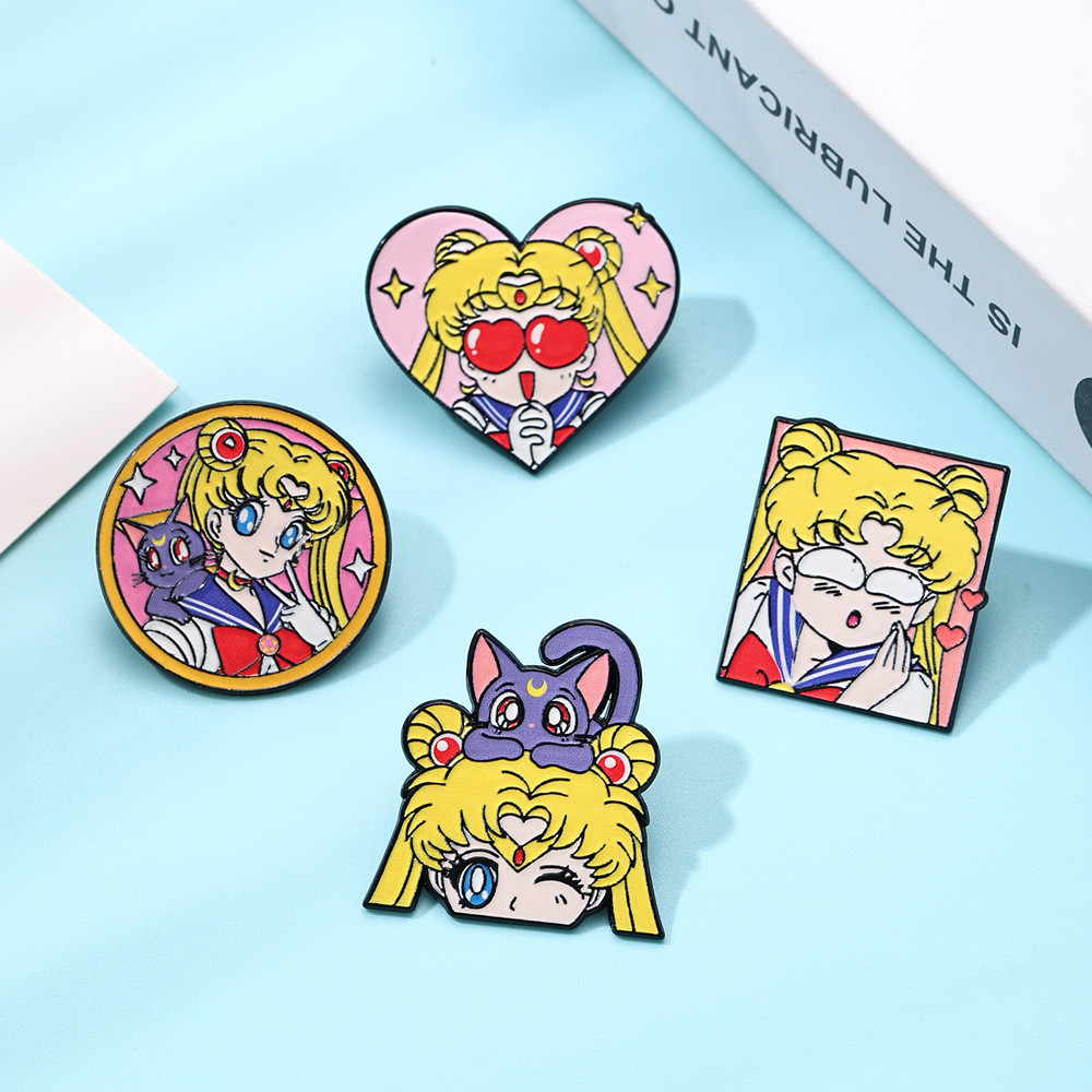 4 ชิ้นชุดการ์ตูนรูปหัวใจเซเลอร์มูนโลหะผสมเข็มกลัดสําหรับอุปกรณ์ตกแต่งกระเป๋า