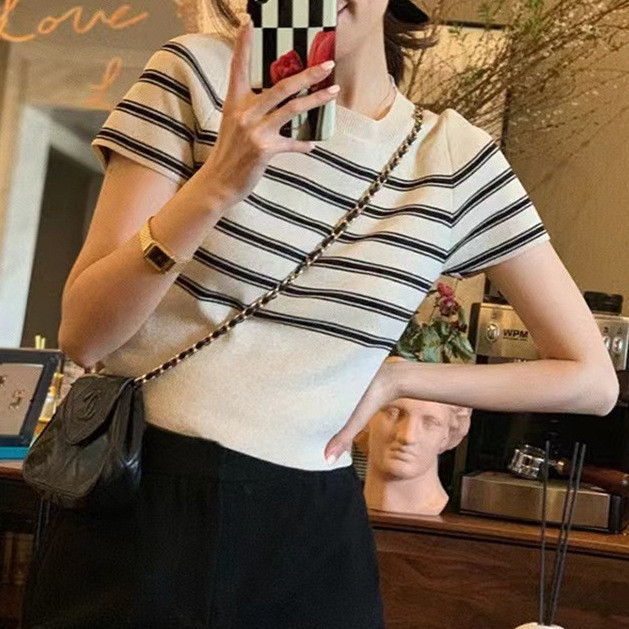 C hit korea Slim-fit สีกลิ่นหอม t Stripe tw2025 สไตล์ใหม่ขนาดเล็กรอบคออารมณ์ภาษาฝรั่งเศสคําเสื้อถักผ