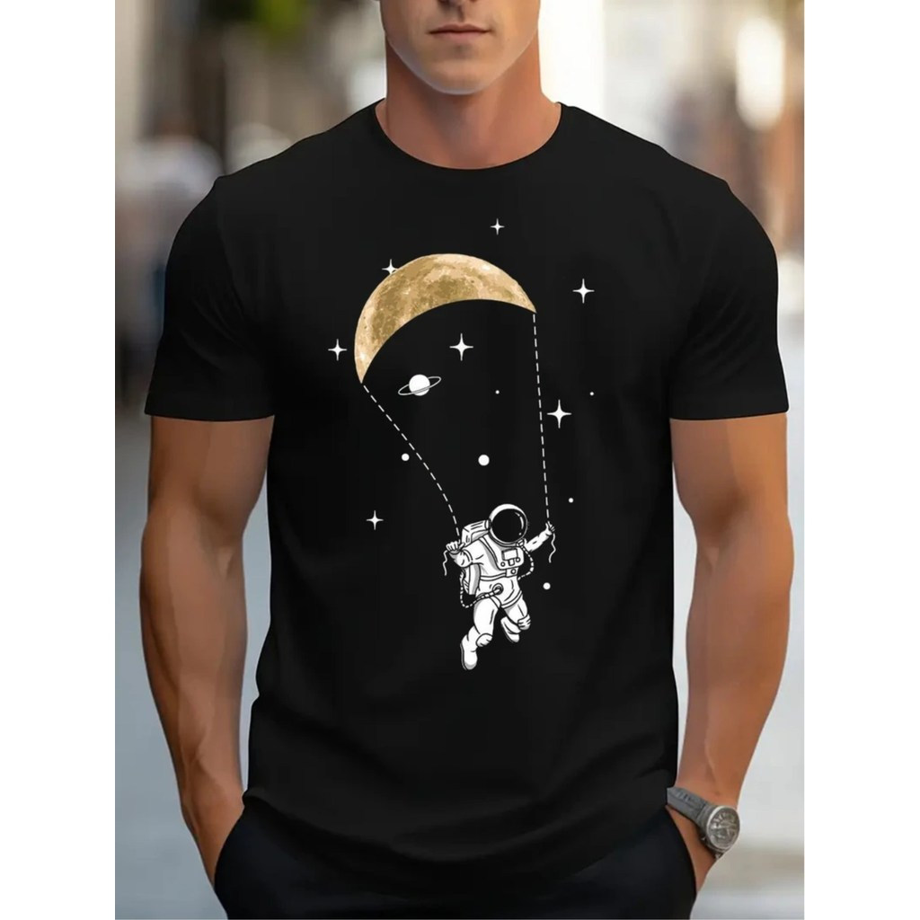ทีเสื้อกราฟิกผจญภัยในอวกาศสำหรับผู้ชาย ผ้าฝ้ายนุ่ม ระบายอากาศได้ดี ทนทาน สีดำ พร้อมภาพวาดนักบินอวกาศและดวงจันทร์