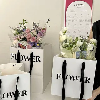 ✅✅พร้อมส่ง✅✅ ถุงกระดาษ ถุงใส่ช่อดอกไม้ กระดาษหนา ขนาดใหญ่ ทรงสีเหลี่ยม ถุงกระดาษพิมพ์าย ลาย FLOWER (สินค้าพร้อมส่ง)