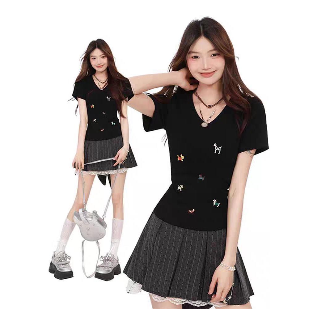 เสื้อยืดผู้หญิงทรงสลิม เสื้อครอปสาวอวบน่ารัก เสื้อสาวอวบพรางหุ่น เสื้อคอวี เสื้อเชิ้ตครอปสไตล์เกาหลี เสื้อผ้าแฟชั่นสวยๆ