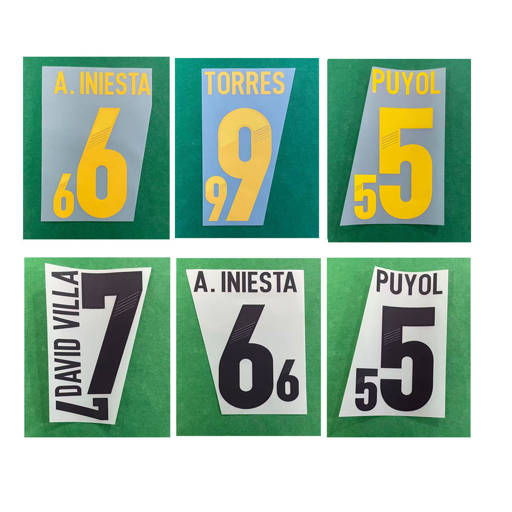 เสื้อฟุตบอลพร้อมลายเซ็นTorres และIniesta ปี 2012 ออกแบบโดยPole Biljia สเปนเบอร์ 9