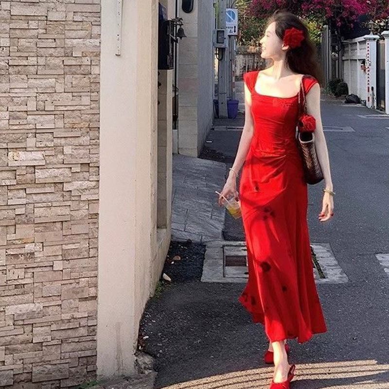 MVP เดรสแขนกุดสีแดงสำหรับผู้หญิงในฤดูร้อน สไตล์ชายหาด ทรงเข้ารูป คอเหลี่ยม เดรสสีแดง