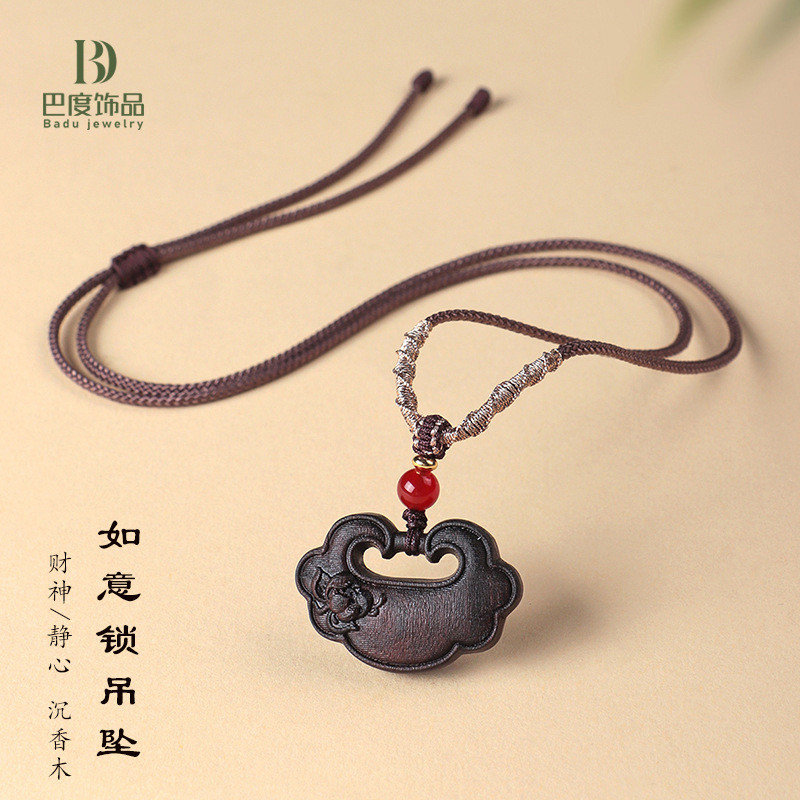 ไม้กฤษณาธรรมชาติรุ่ยอี๋ล็อคจี้สร้อยคอผู้ชายผู้หญิงสไตล์จีนวรรณกรรมย้อนยุคอาเกตสีแดงจี้สร้อยคอเครื่อง