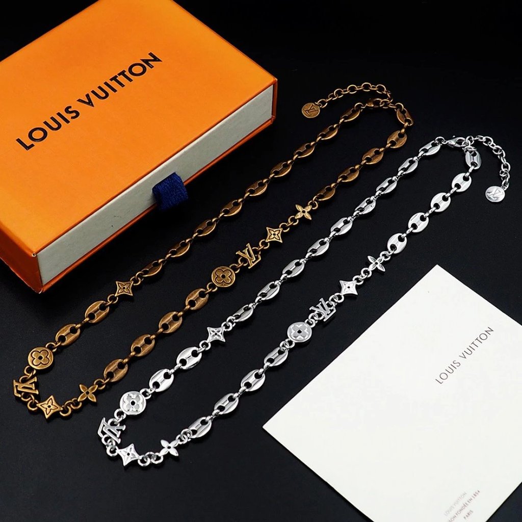 สร้อยข้อมือและสร้อยคอลายดอกไม้อ่อนหวานจากLouis Vuitton