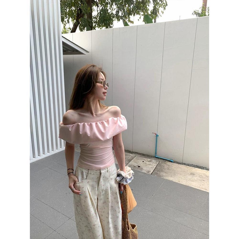 แบรนด์เสื้อยืดแขนสั้นเปิดไหล่ระบายสีชมพูสำหรับผู้หญิง ฤดูร้อน  เสื้อตัวบนสไตล์ฝรั่งเศสเข้ารูปใหม่ ดีไซน์ทันสมัยแล