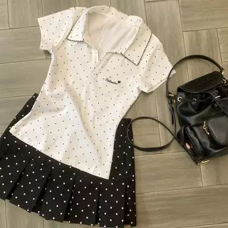 เสื้อยืดแขนสั้นคอโปโลสีขาวลายจุดสไตล์เรโทรอเมริกัน ทรงเข้ารูป สำหรับผู้หญิง