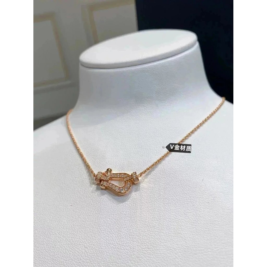 ถักเชือกป่านขนาดกลางเต็มวันวาเลนไทน์เพชรเพื่อนสร้อยคอแฟนสร้อยคอโซ่หัวเข็มขัดเกือกม้าเครื่องประดับแรง