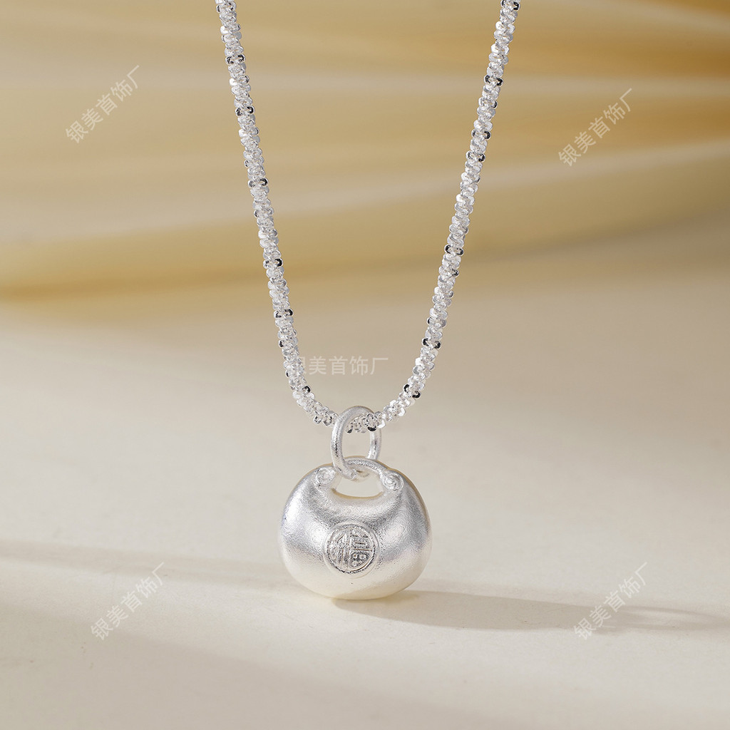 สร้อยคอดีไซน์เรโทรสำหรับผู้หญิง พร้อมจี้ตัวอักษรสามมิติ Ruyi #SLL0107