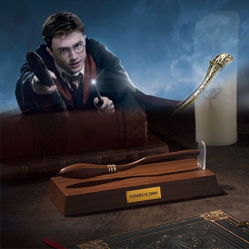 Harrypotter แฮร์รี่พอตเตอร์ ปากกาลอยตัว Lightwheel 2000 ไม้กวาดบิน ของตกแต่งโต๊ะ ของขวัญวันเกิด