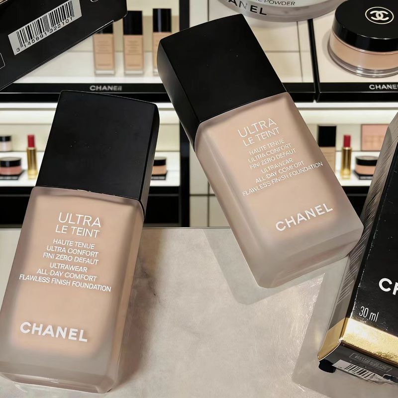 ((KE QI) Cnl Soft Light Holding Makeup Liquid Foundation Little Rubiks Cube B10-BD01-BD11-BR12 Frost