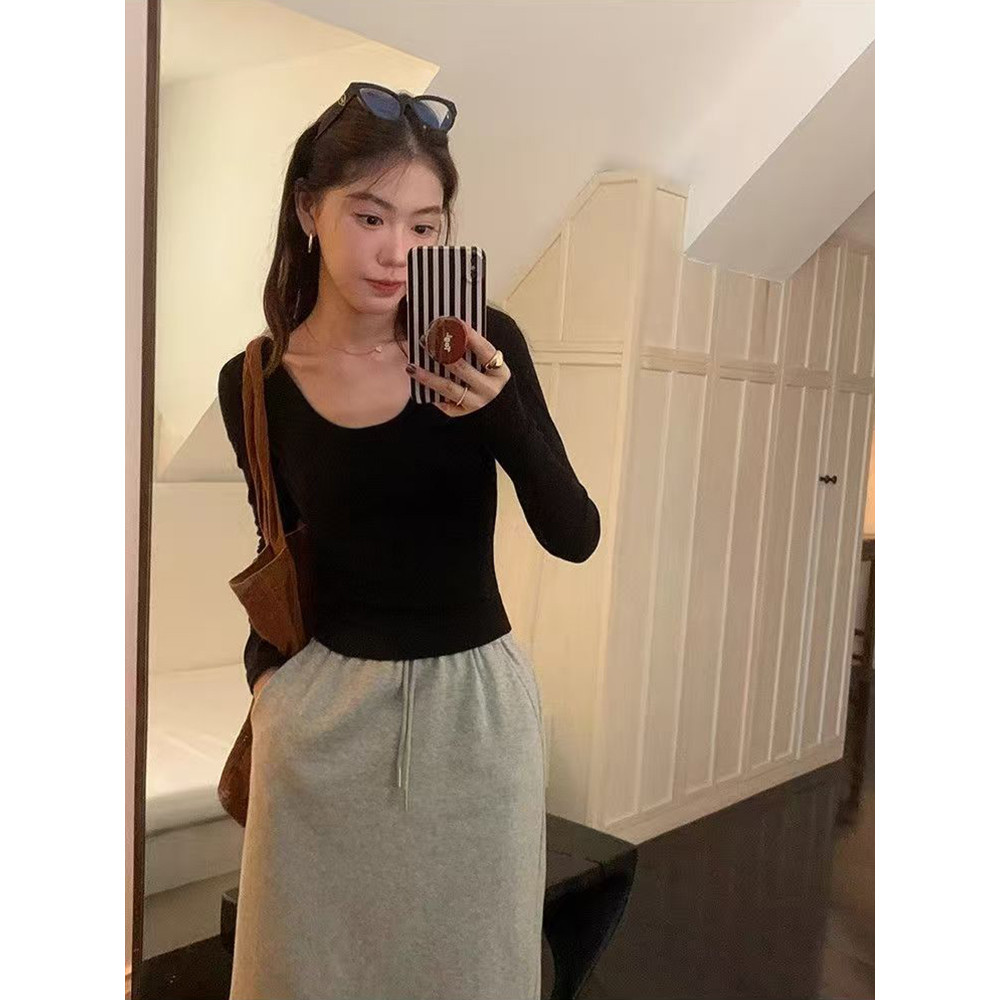 <Moses Queen> เสื้อยืดแขนสั้นผู้หญิง คอทรง U ไหล่ตรง เหมาะสำหรับฤดูร้อน ทรงเข้ารูป เสื้อถักสีขาวเรียบง่าย