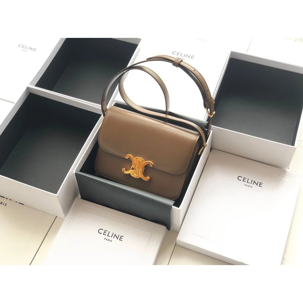 Celine Triomphe Tofu กระเป๋าสะพายข้างสำหรับผู้หญิง