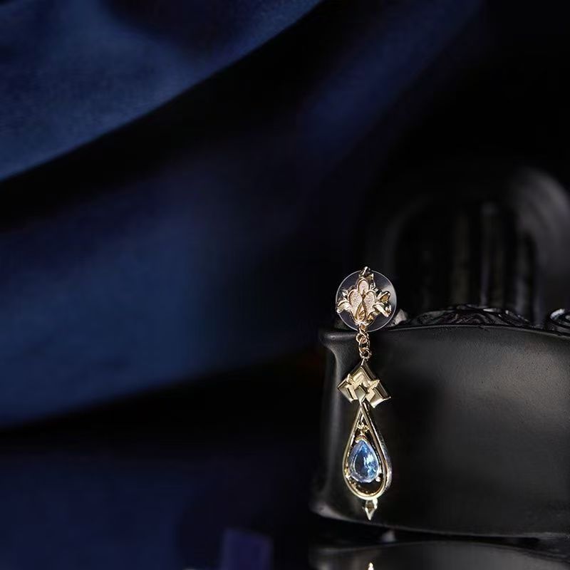 ต่างหูอสมมาตรหรูหรา Furina