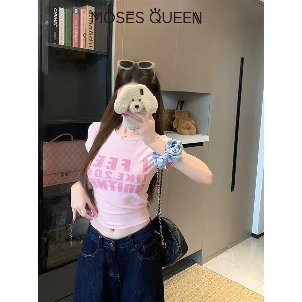 MOSESQUEEN มอสส์ ราชินี 2026 เสื้อยืดแขนสั้นพิมพ์ลายตัวอักษรย้อนยุคสําหรับผู้หญิงเส้นเอวโชว์ชุดตัวนอกอเนกประสงค์สําหรับการเดินทางที่เดินทางมาพักผ #63512