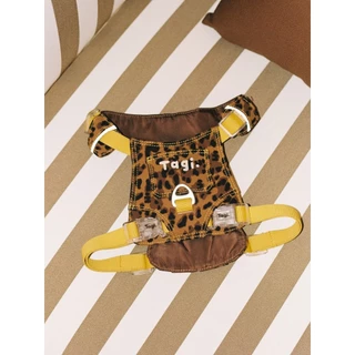 Tagi. Signal Overalls Pet Harness Pet Retractable Leash Wrist Strap สายจูงสุนัขแบบหดได้ลายแอปเปิ้ล