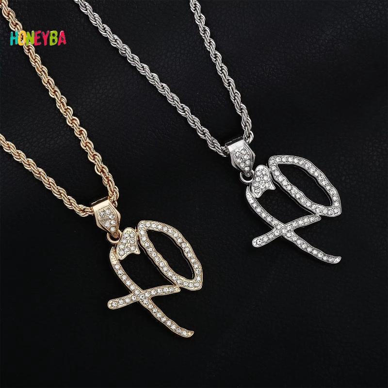 <Honeyba> จี้แบบบับเบิ้ลเลตร์ XO ฝังทับทิมสีขาว พร้อมสร้อยคอมีสไตล์สำหรับผู้ชาย