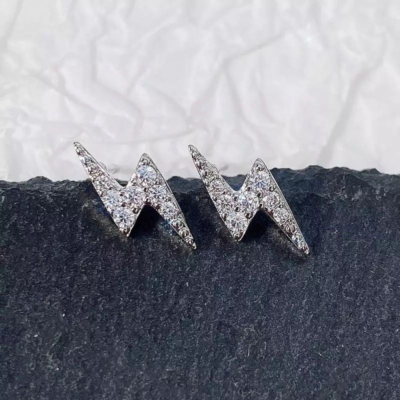 Silver Diamond Encrusted Lightning Shaped ต่างหูแฟชั่นเกาหลีอเนกประสงค์ Simple Studs E057