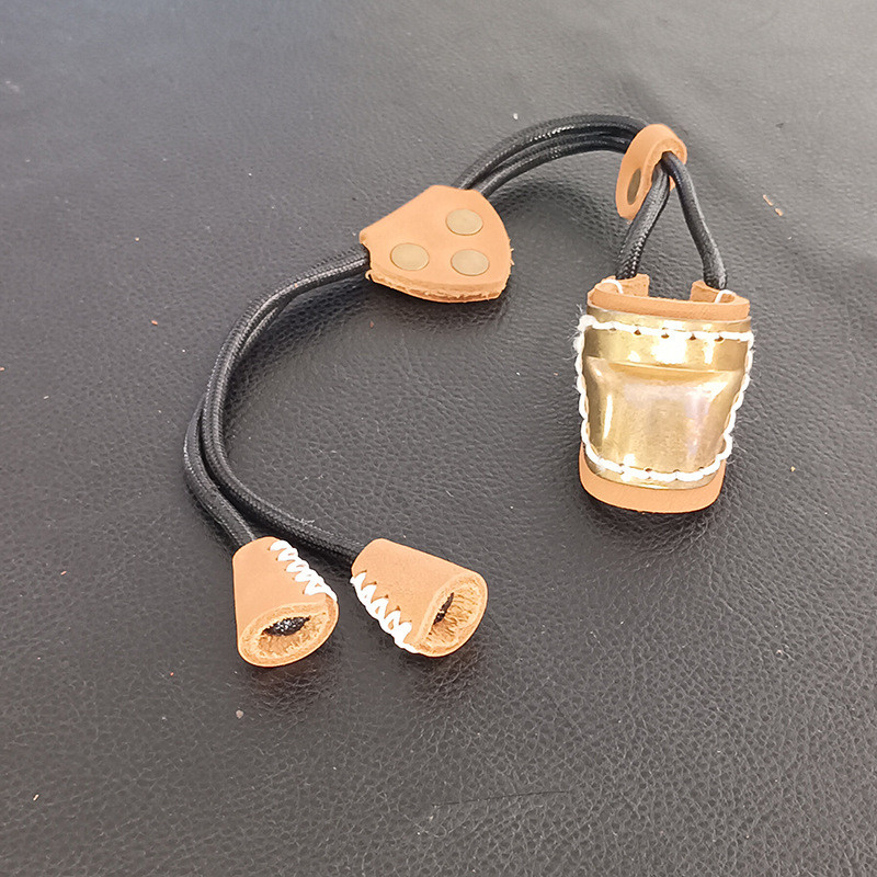 Traditional bow archery finger tab made of wear-resistant thickened cowhide, suitable for recurve bo