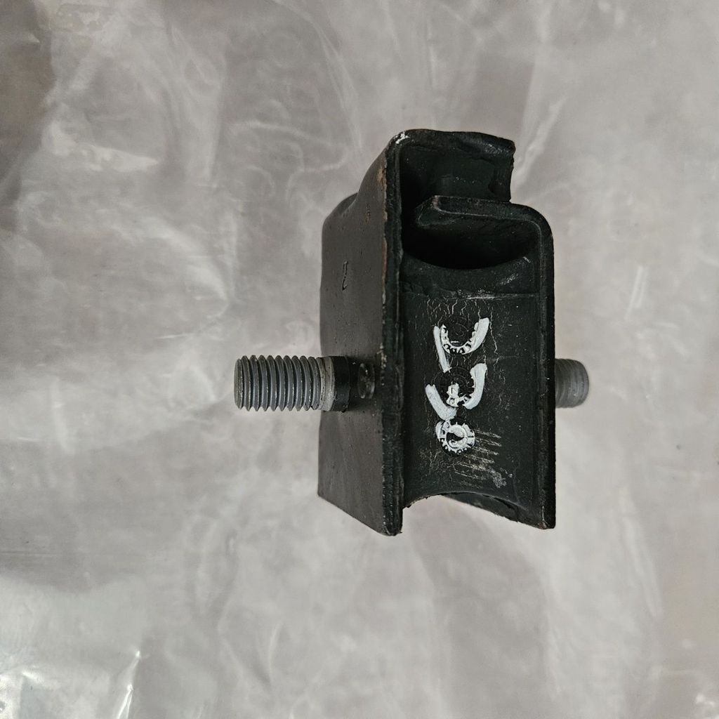 แผ่นรองกันสะเทือนเครื่องยนต์ (ใช้แทนกันได้) สำหรับรถปลูกข้าว Yanmar รุ่น VP6D/7D/8D/9D