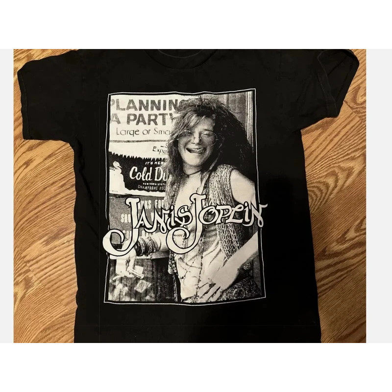 Janis Joplin อัลบั้มสีดํานักร้องเสื้อ Universal เสื้อยืดผู้ชายและผู้หญิงทุกขนาด Joplin Janis นักร้อง
