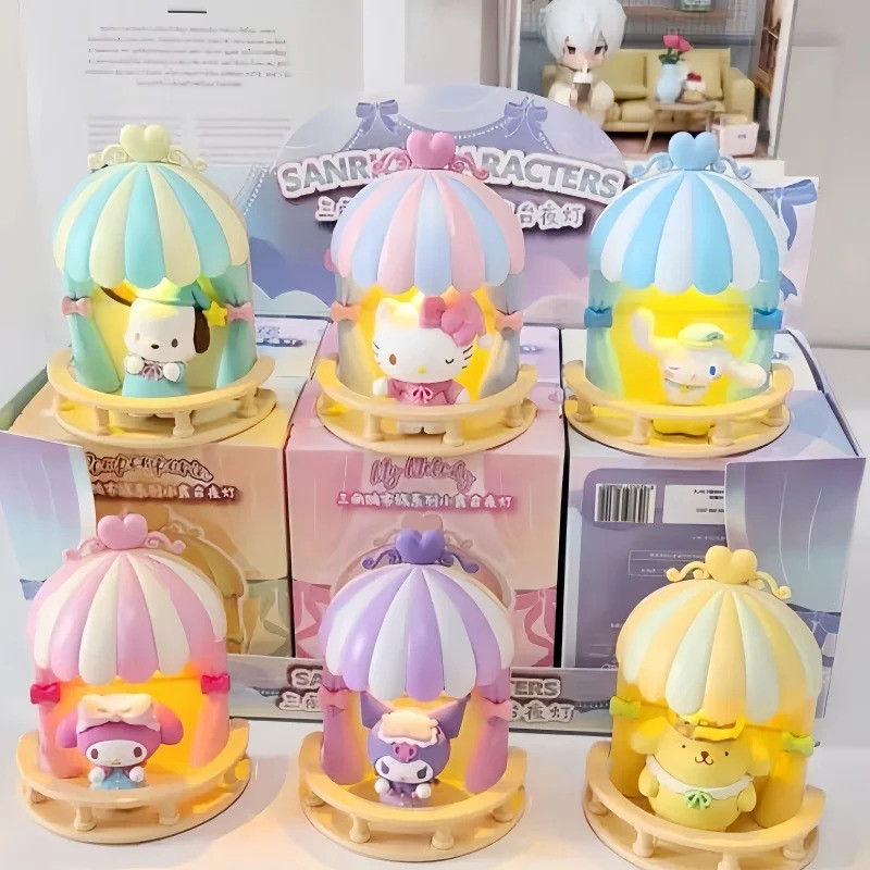 สต็อกใหม่ Sanrio Family Small Terrace Series Night Light ตู้เย็นแม่เหล็กเครื่องประดับของเล่นน่ารักของขวัญวันเกิด