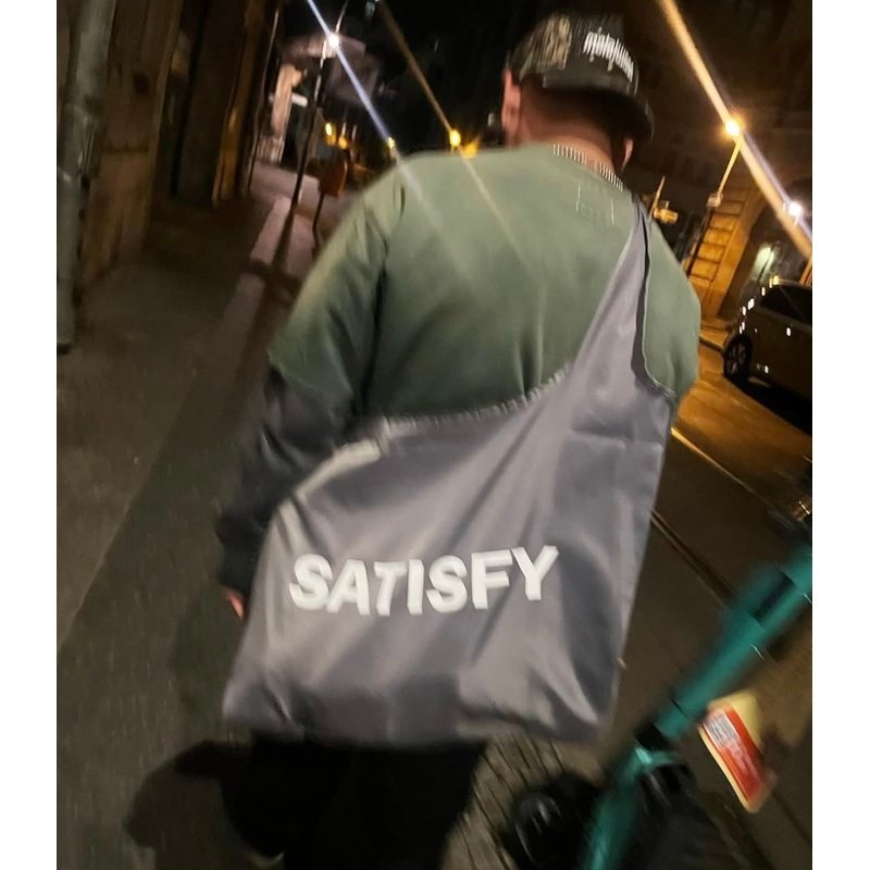 Satisfy shoulder bag ready stock quick-dry waterproof functional lightweight
