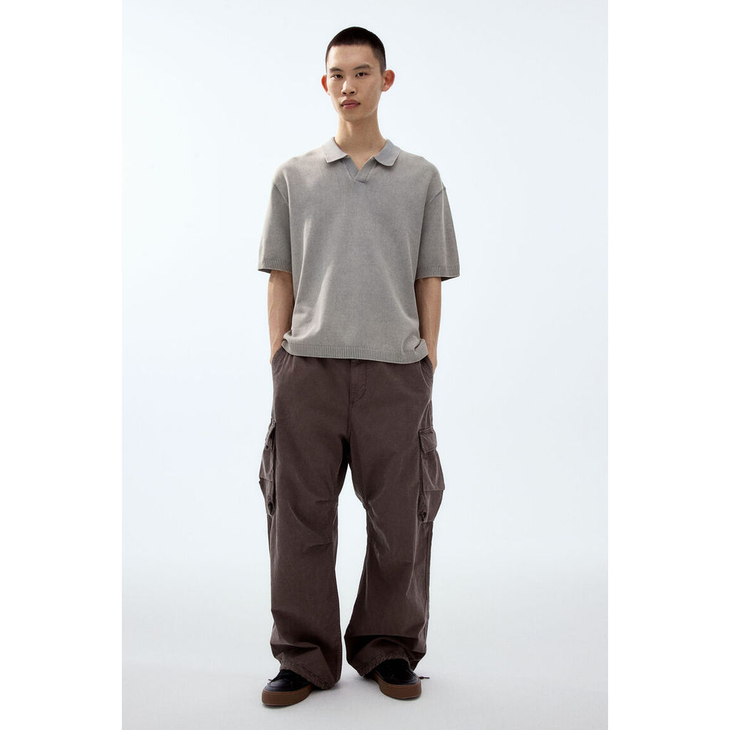H&M(เอชแอนด์เอ็ม) เสื้อโปโลถักทรงหลวม Men Loose Fit Knitted polo shirt 1319798_1