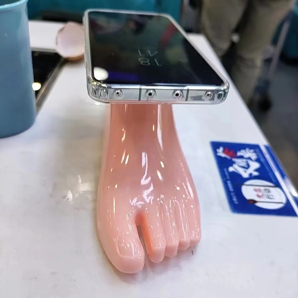 Spoof Jade Foot Shoes เหมาะสําหรับ Apple 15/14promax เคสโทรศัพท์ 13pro Apple 12111.22