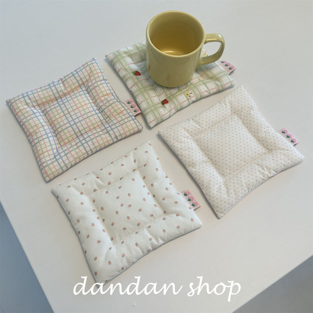 Pastoral Square Polka Dot สตรอเบอร์รี่สีเขียวลายสก๊อต Coaster Quilted Placemat ฉนวนกันความร้อนห้องครัว Mat ลายสก๊อต Photo Props