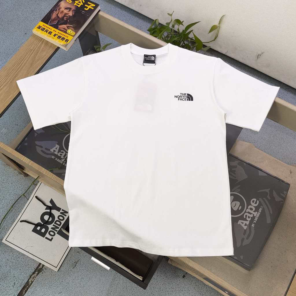 THE NORTH FACE เสื้อยืดแขนสั้นผู้ใหญ่ สไตล์ใหม่สำหรับฤดูใบไม้ผลิ พิมพ์รอบคอ แฟชั่นธุรกิจ VMI0