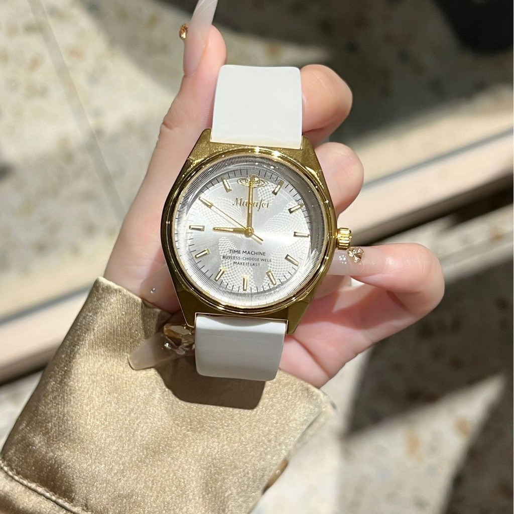 Western Queen นาฬิกาผู้หญิง Saturn Rose Red Gold นาฬิกาแฟชั่น Retro Temperament Queen Queen Queen นา