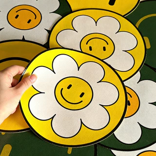 (บริการจัดส่งในพื้นที่) ยิ้มดอกไม้เตาแม่เหล็กไฟฟ้าเสื่อกันลื่นซิลิโคนทนความร้อนหม้อรถไฟเหาะสําหรับตกแต่งโต๊ะ