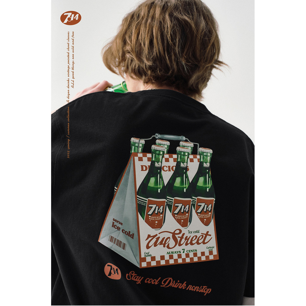 714street American Retro เครื่องดื่มพิมพ์เสื้อยืดแขนสั้นผ้าฝ้ายแท้สําหรับผู้ชายชุดคู่ใหม่หลวมด้านบน