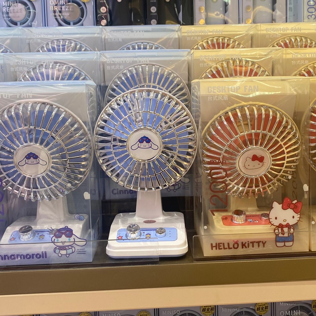 สินค้าที่มีชื่อเสียง Hello Kitty Retro Series 1200mAh Desktop Small Fan Cinnamon Dog Desktop Fan