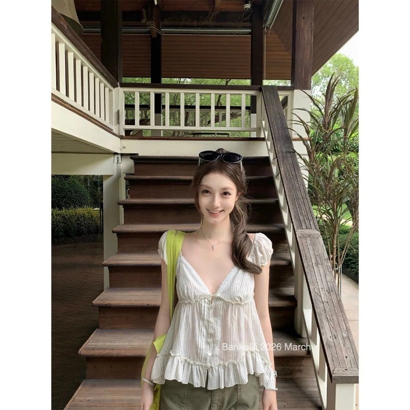 ❤easy❤ผู้หญิง รุ่นใหม่ ฝรั่งเศส ลูกไม้ คอวี เปลือยเปล่า ใบบัว สายเดี่ยว เสื้อ