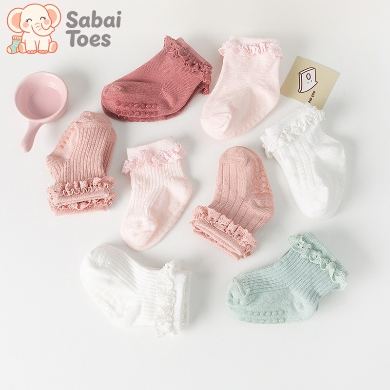 Sabai Toes ถุงเท้าลูกไม้สำหรับเด็กผู้หญิง ถุงเท้ากันลื่นสำหรับเด็กเล็ก นุ่มสบาย เหมาะสำหรับเด็กอายุ 0-5 ปี