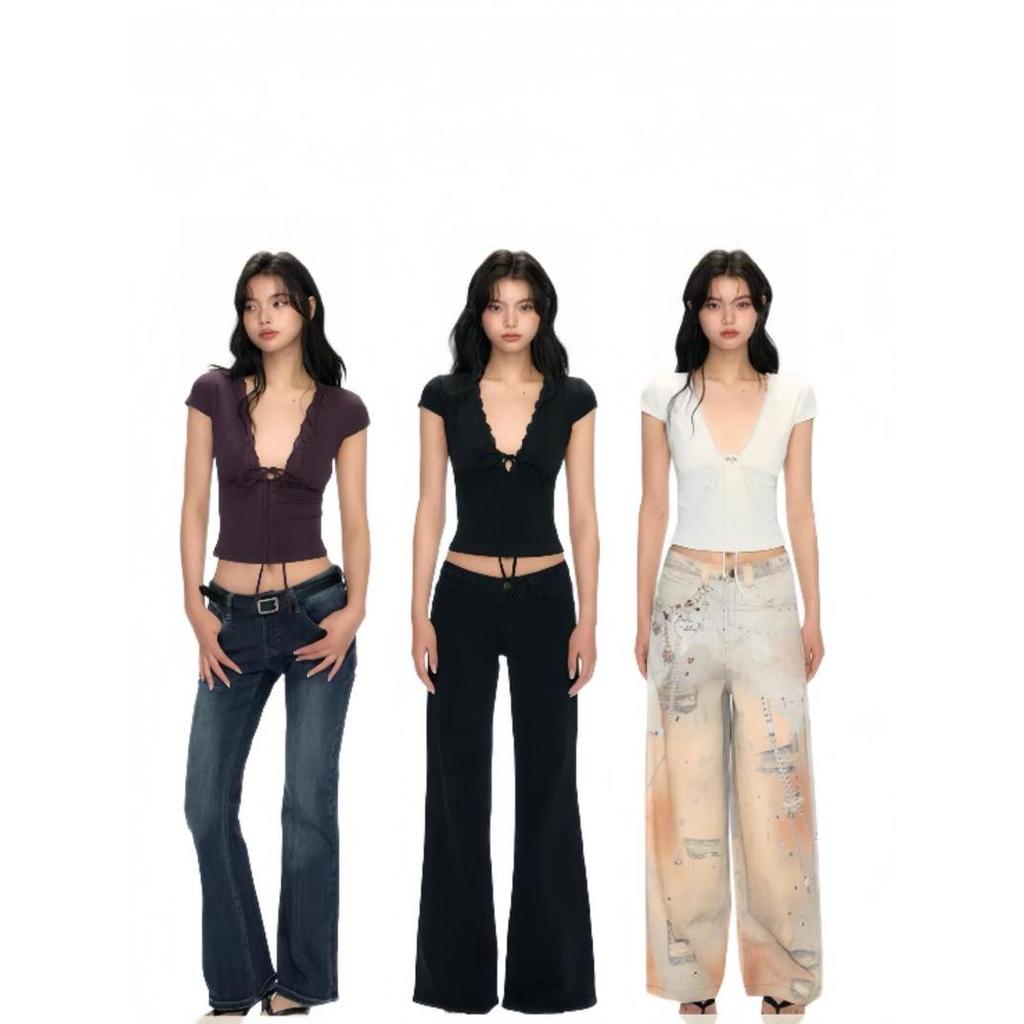 พร้อมส่งเสื้อยืดแขนสั้นคอวียางยืดเซ็กซี่เย็บลูกไม้ฤดูร้อน 2025 ใหม่