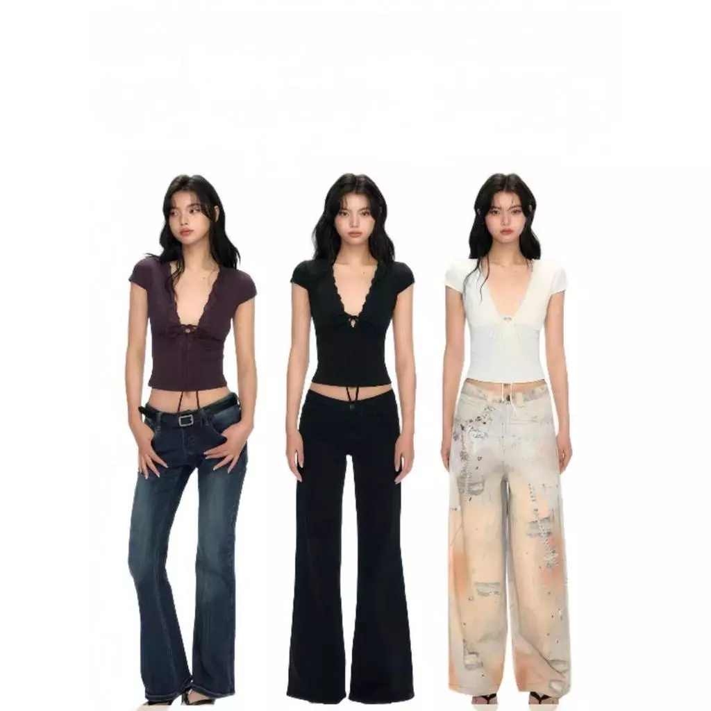 พร้อมส่งเสื้อยืดแขนสั้นคอวียางยืดเซ็กซี่เย็บลูกไม้ฤดูร้อน 2025 ใหม่
