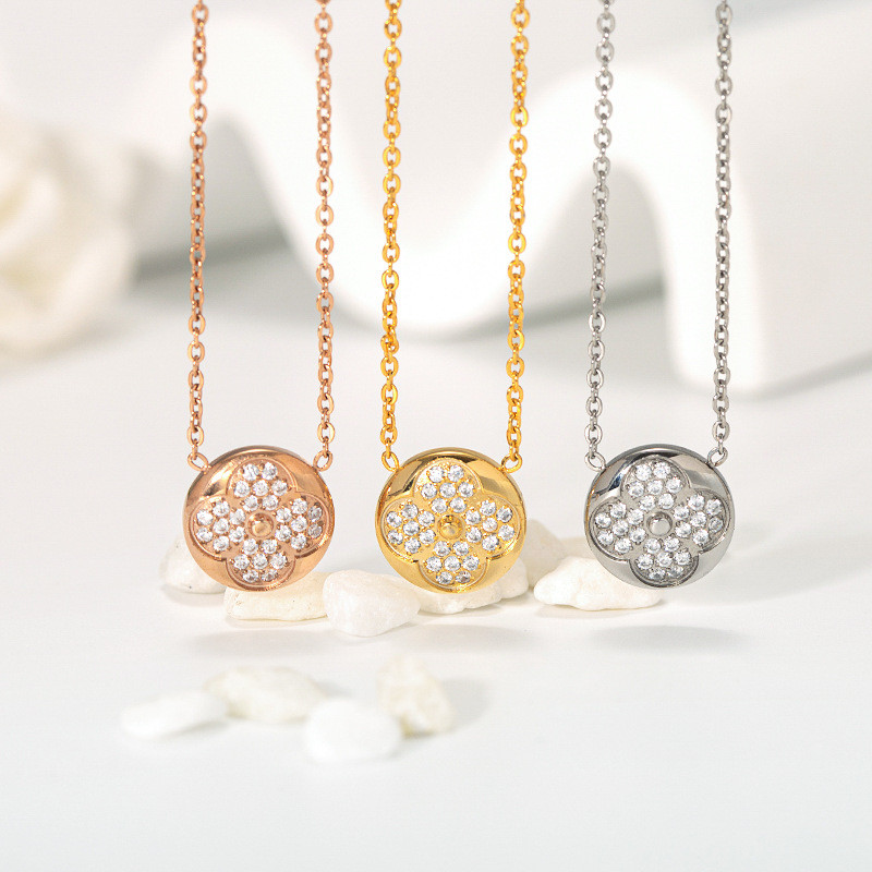 จี้ต้นไม้สี่ใบโชคดีพร้อมเพชรประดับทำจากไทเทเนียมและสแตนเลสLuxury HT