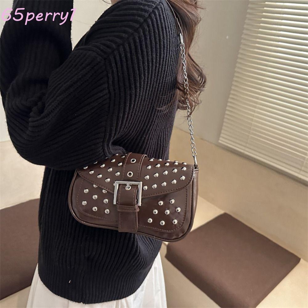 PERRY1 กระเป๋าสะพายหมุดย้ํา, Y2K Pu Leather Vintage Underarm Bag, Punk Retro Fashion Handbag Motorcy