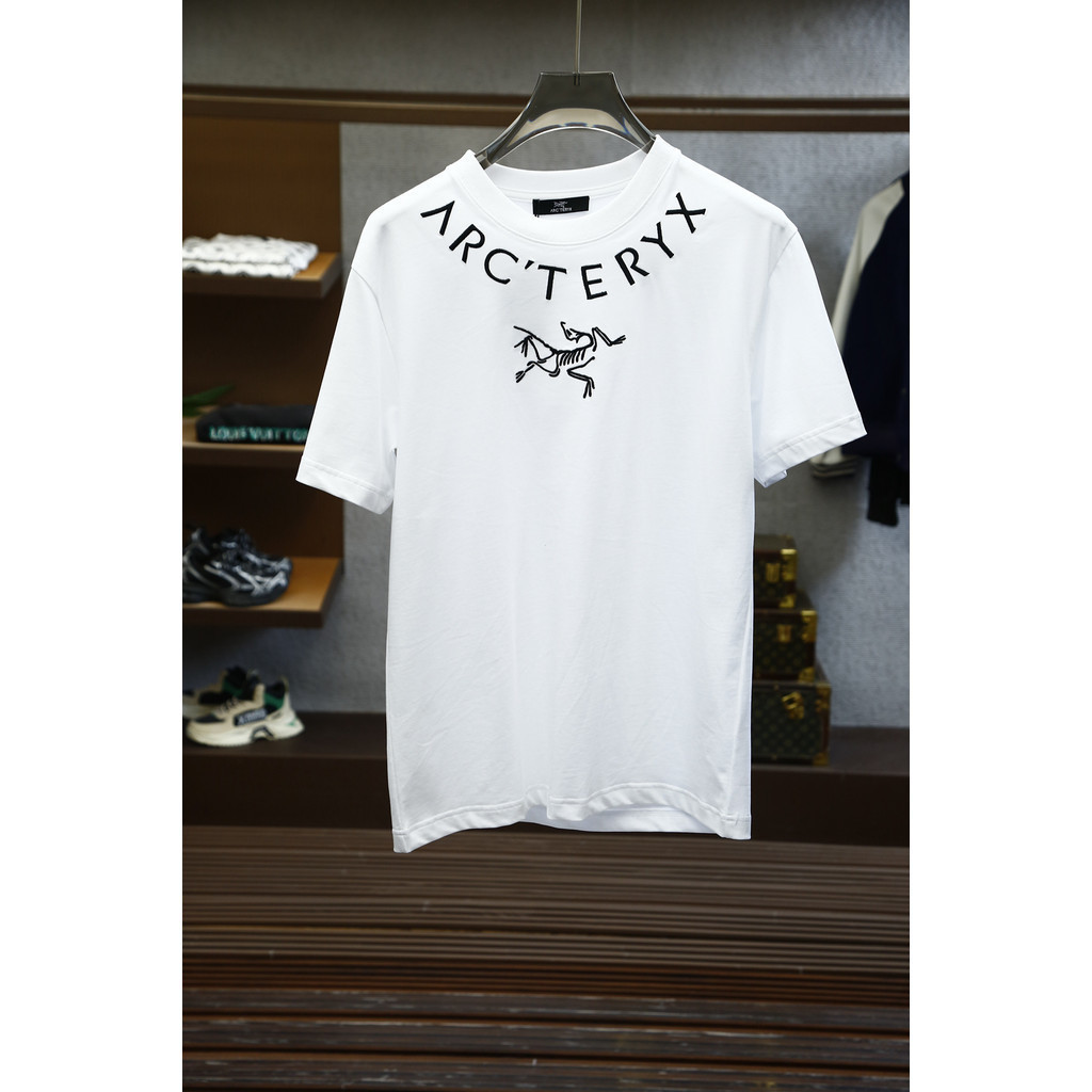 ARCTERYX/Archaeopteryx 2026 ต้นฤดูใบไม้ผลิสไตล์ใหม่เสื้อยืดแขนสั้นชายหญิงคู่สไตล์พิมพ์ตัวอักษรแสงหรู