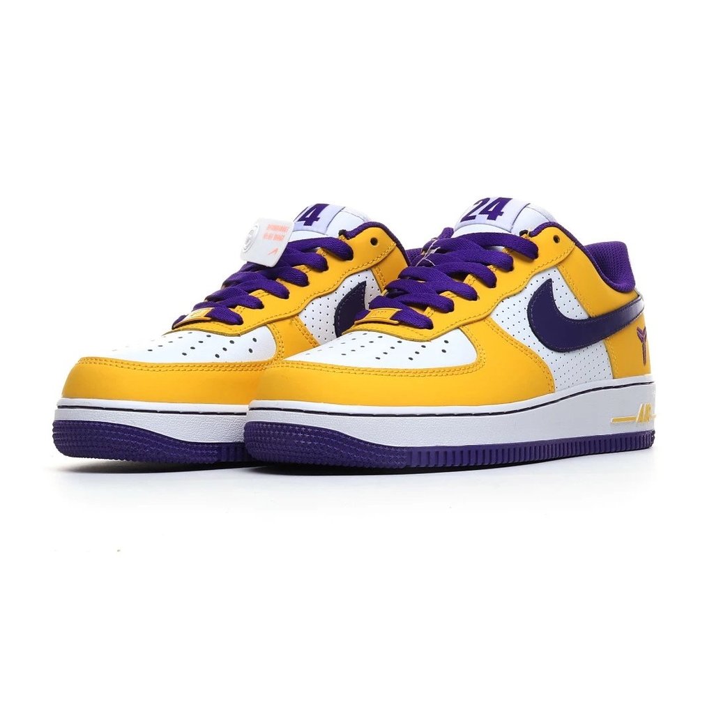 [สต๊อกพร้อมดั้งเดิมบริสุทธิ์] Kobe Bryant x NK Air Force 1 Low Retro QS Air Force No. 1 Low-Cut สีขา