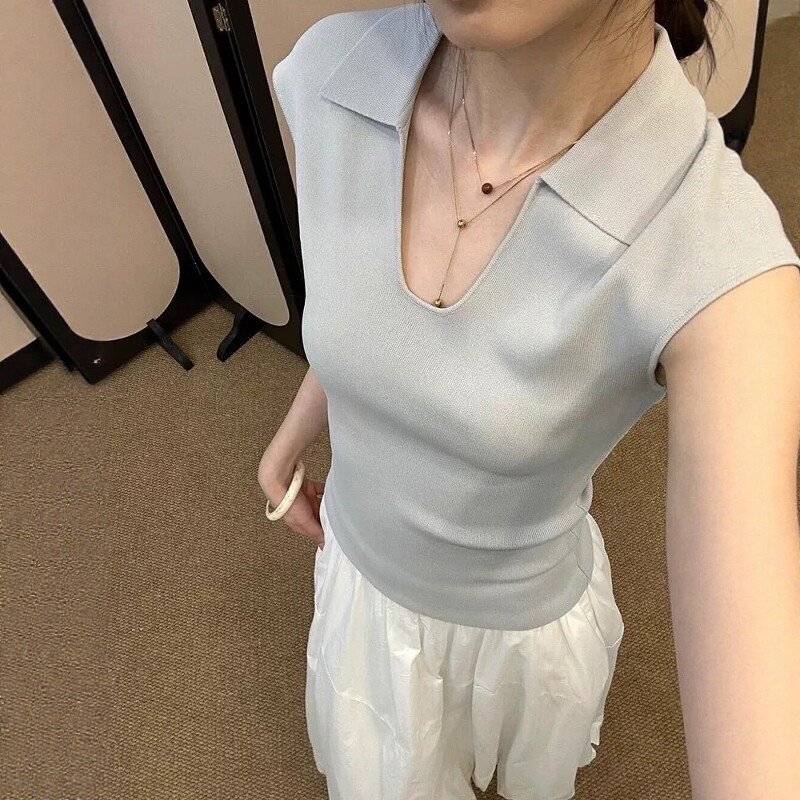 เสื้อโปโลคอวีไหมพรมสไตล์เกาหลี ผู้หญิงเสื้อไร้แขน ทรงสวยหรูสบายๆ เสื้อฐานฤดูร้อน