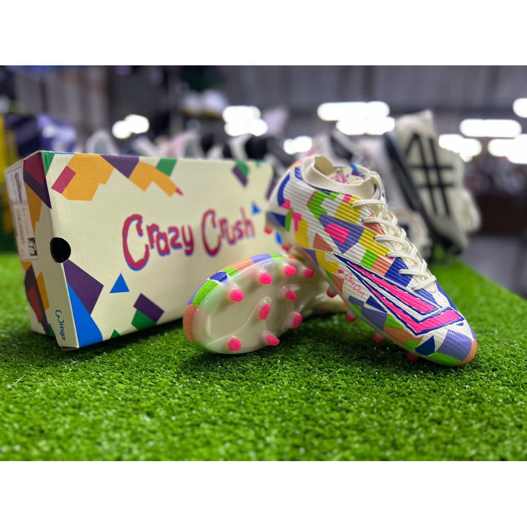 รองเท้าฟุตบอล Wings Infinite สีขาว สำหรับการเล่นฟุตบอล