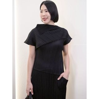 อกถึง 40 นิ้ว 2MUAY รุ่น GM15061 เสื้ออัดพลีท FOLD NECK ASYM…